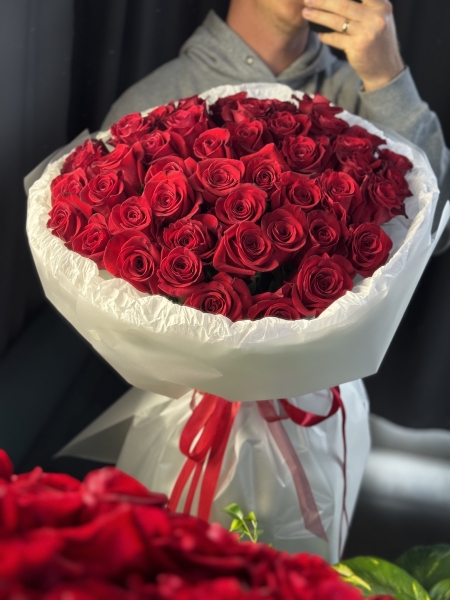 Купить букет из 51 красной розы за 10000 р.
