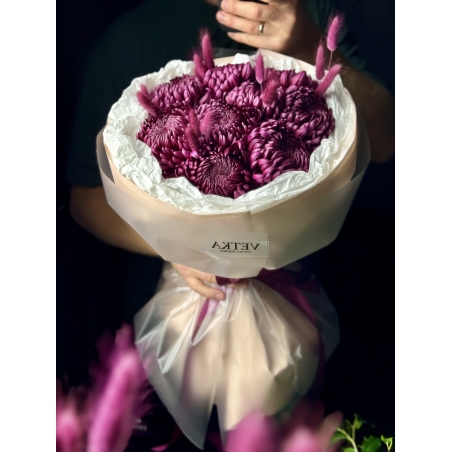 Купить букет из 9 хризантем Бигуди с Лагурусом в круглой упаковке | Цветы с доставкой